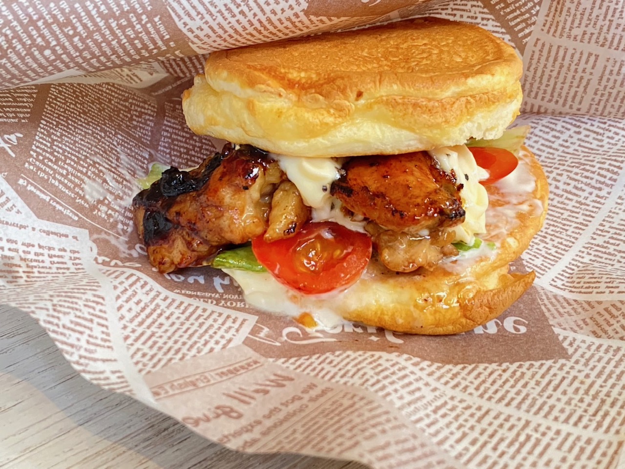 【テイクアウト】テリヤキチキンパンケーキバーガー